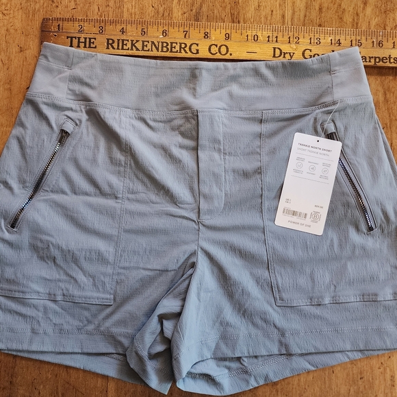NWT Athleta Trekkie North Short S M 8 sold out Storm Cloud grey zip pockets - Picture 9 of 14